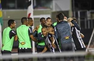 Atl�tico saiu atr�s, conseguiu virada com R�ger Guedes e Ricardo Oliveira, mas cedeu empate no Morumbi