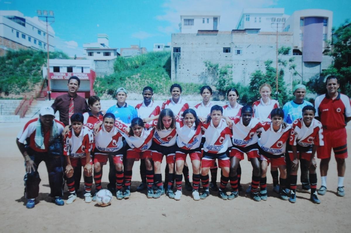 Fotos da passagem da craque Marta pelo Santa Cruz, time amador de Belo Horizonte