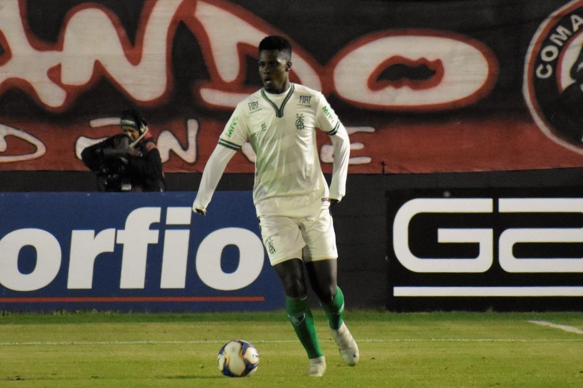 Imagens do jogo entre Amrica e Brasil de Pelotas, no interior gacho, pela Srie B do Brasileiro 