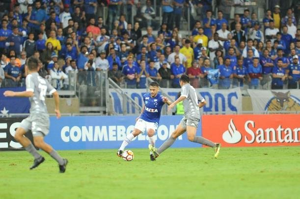 Fotos do primeiro tempo do duelo entre Cruzeiro e Racing, no Mineiro, pela Libertadores