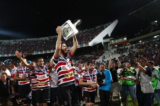 TRICOLOR EM TODAS - O Santa Cruz segue sendo o nico clube a participar de todas as edies do Campeonato Pernambucano. Com 4.458 pontos, o Tricolor  o segundo colocado no ranking histrico do Estadual. O Nutico ficou de fora apenas em 1915, enquanto o Sport, alm de tambm no estar presente na edio pioneira, tambm se ausentou em 1978 por divergncias com a Federao Pernambucana.
