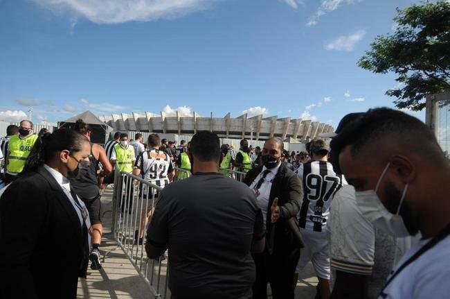 Fotos da chegada da torcida do Atltico ao Mineiro para o clssico contra o Cruzeiro pela nona rodada do Mineiro 