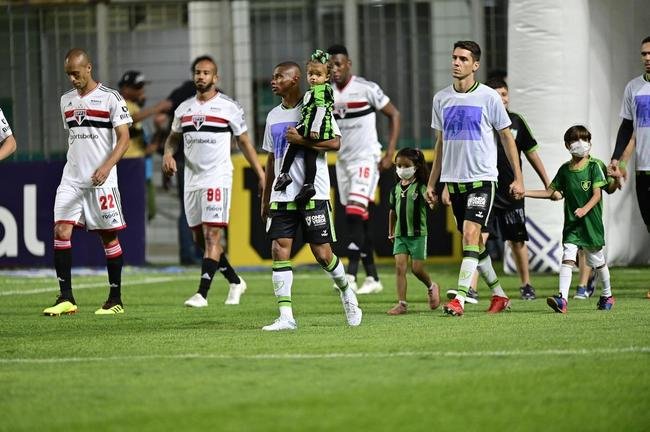Fotos da derrota do Amrica para o So Paulo, por 2 a 1, no Independncia, em Belo Horizonte, pela 30 rodada da Srie A do Brasileiro. Atacante Alosio abriu o placar para o Coelho, mas Calleri e Alisson viraram para o Tricolor Paulista.