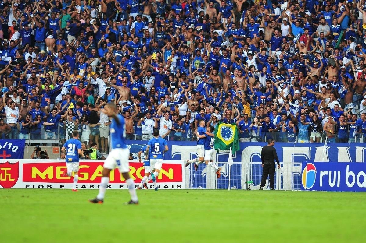 No segundo tempo, o Cruzeiro ampliou com gol de Thiago Neves: 2 a 0