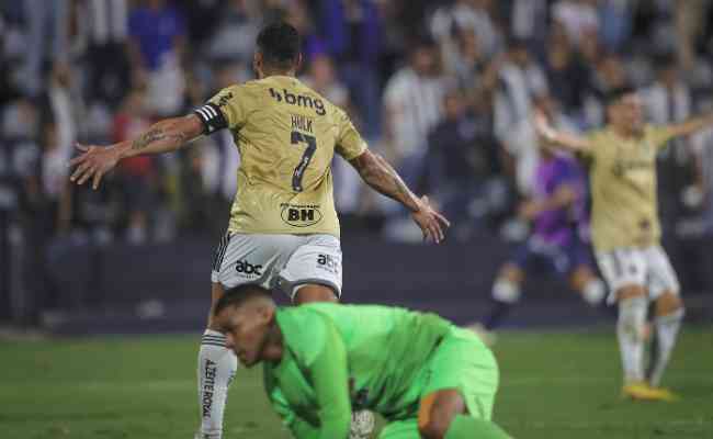 Hulk marcou o gol da vitória do Atlético-MG contra o Alianza Lima e está próximo de Pelé