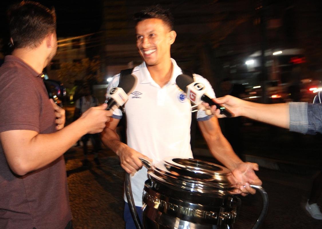 Jogadores do Cruzeiro se reuniram em churrascaria de Belo Horizonte para comemorar o ttulo do Campeonato Mineiro