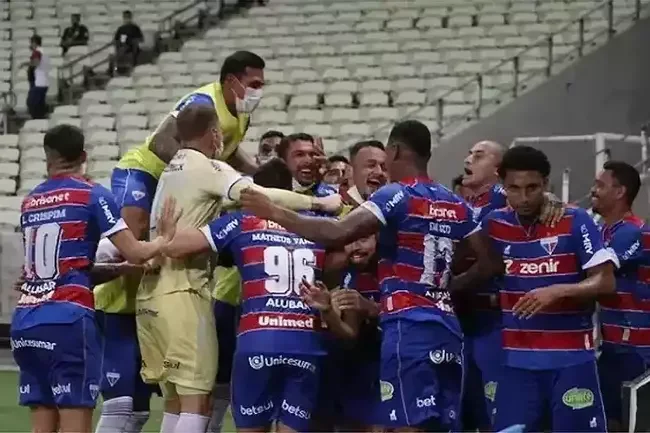 Fortaleza - 11 jogos, sendo 7 sem levar gol