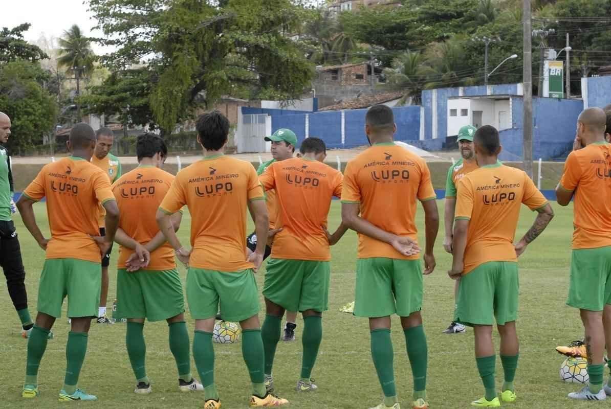 Amrica treina em Macei, no campo do CSA, para enfrentar o Murici-AL, pela Copa do Brasil
