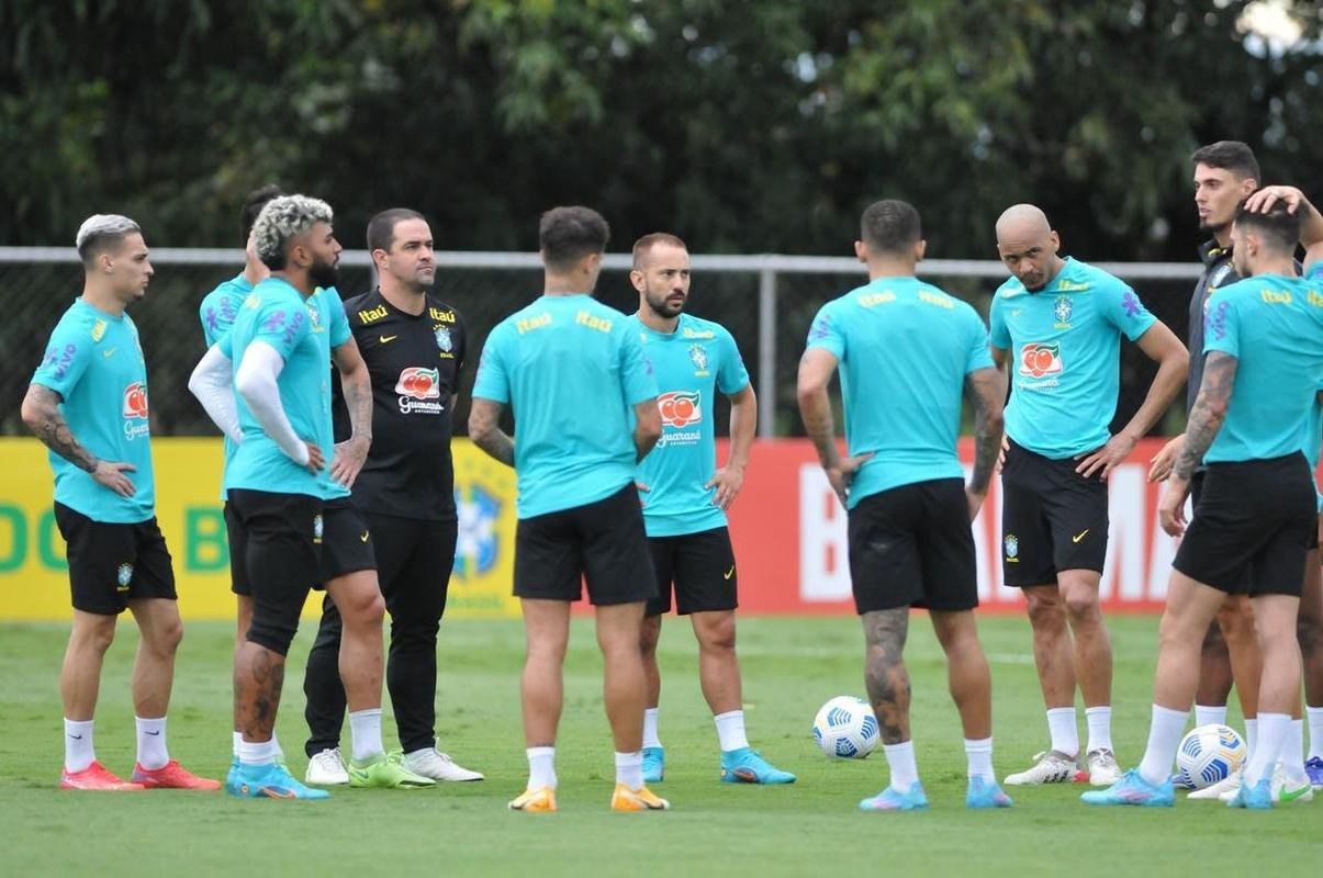 Seleo Brasileira realizou treinamento na tarde deste sbado (29/1) na Toca da Raposa II