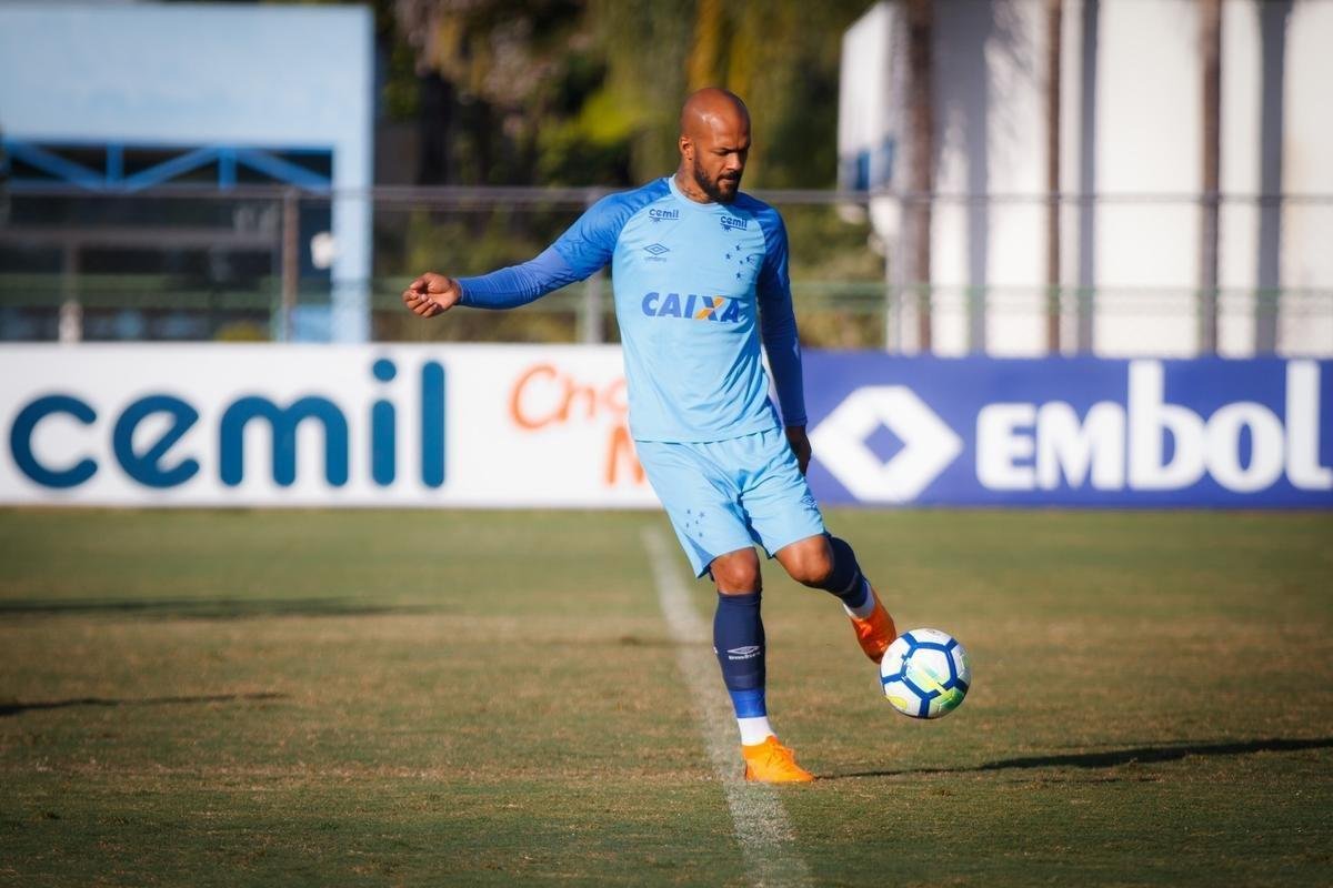 Cruzeiro encerrou preparao para jogo com Palmeiras em treino fechado na Toca da Raposa II