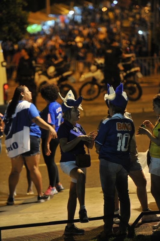 Com lanamento de uniforme e aes voltadas para o Dia Internacional da Mulher, Cruzeiro movimentou esplanada do Mineiro antes de jogo contra a URT (crdito: Juarez Rodrigues/EM D.A Press)