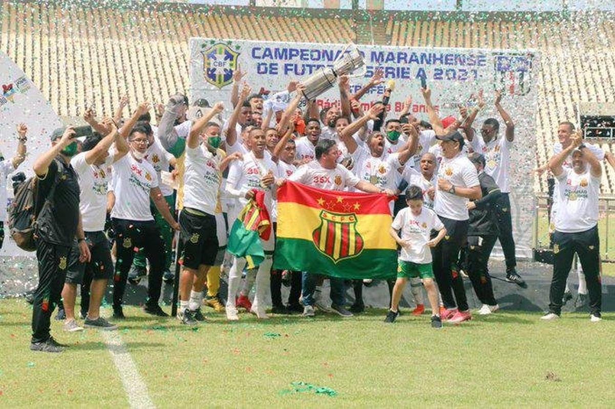 Sampaio Corra - Campeo do Campeonato Maranhense (11 jogos, 6 vitrias, 3 empates e 2 derrotas - 63,63% de aproveitamento)