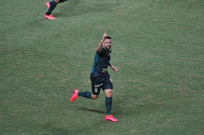 Felipe Azevedo - atacante