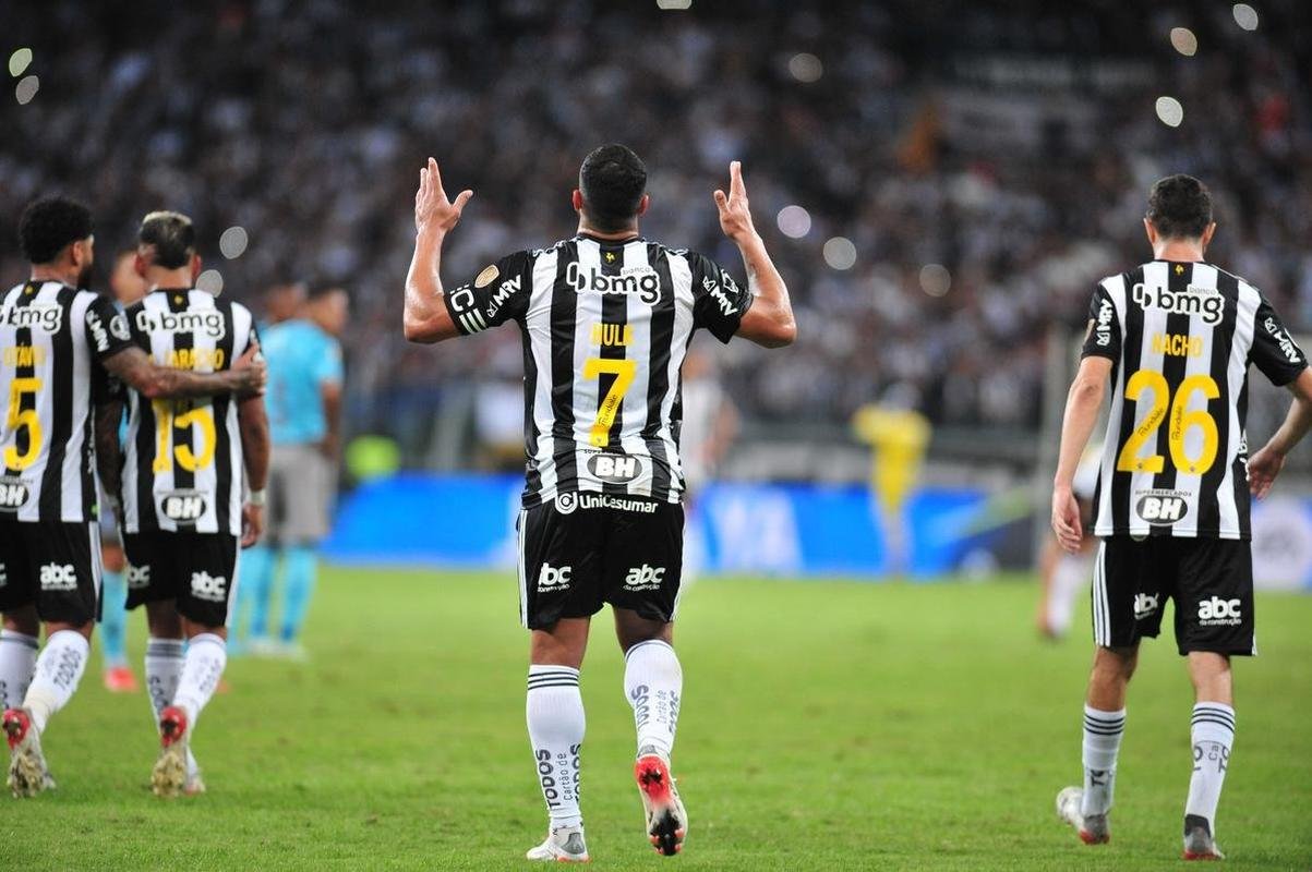 Festa da torcida do Atltico com a vitria por 1 a 0 sobre o Emelec, no Mineiro, pelas oitavas de final da Copa Libertadores; gol de Hulk, em cobrana de pnalti