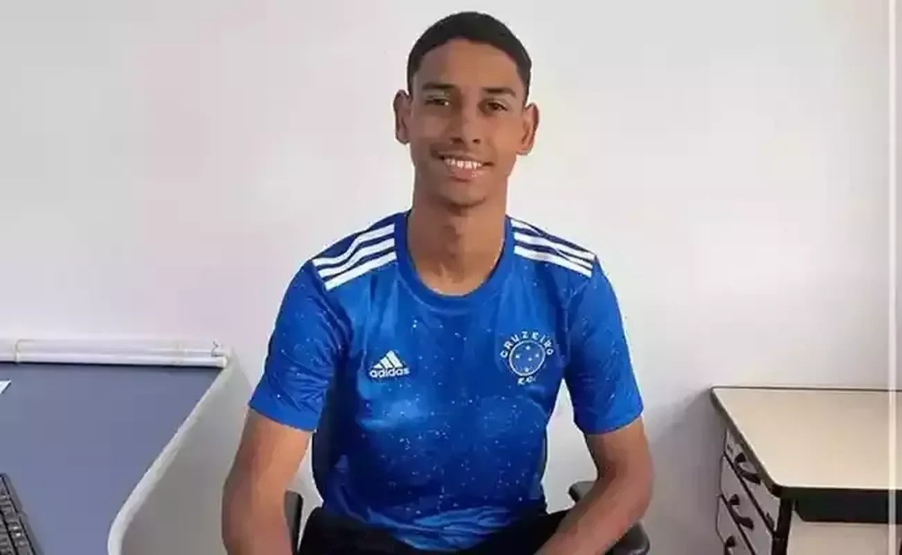 Enzo Vagner, filho do atacante Vagner Love,  atacante do Cruzeiro