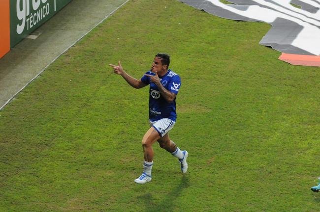 Fotos do jogo entre Cruzeiro e CRB, no Mineiro, em Belo Horizonte, pela 11 rodada da Srie B do Brasileiro