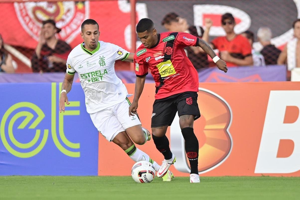 Fotos do jogo entre Pouso Alegre e Amrica