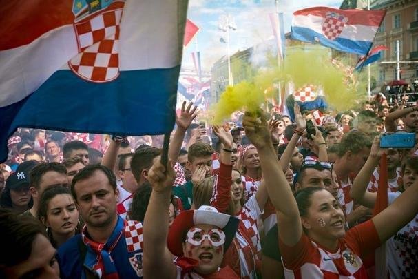 Torcedores croatas lotaram as ruas da capital Zagreb para assistir  final da Copa do Mundo