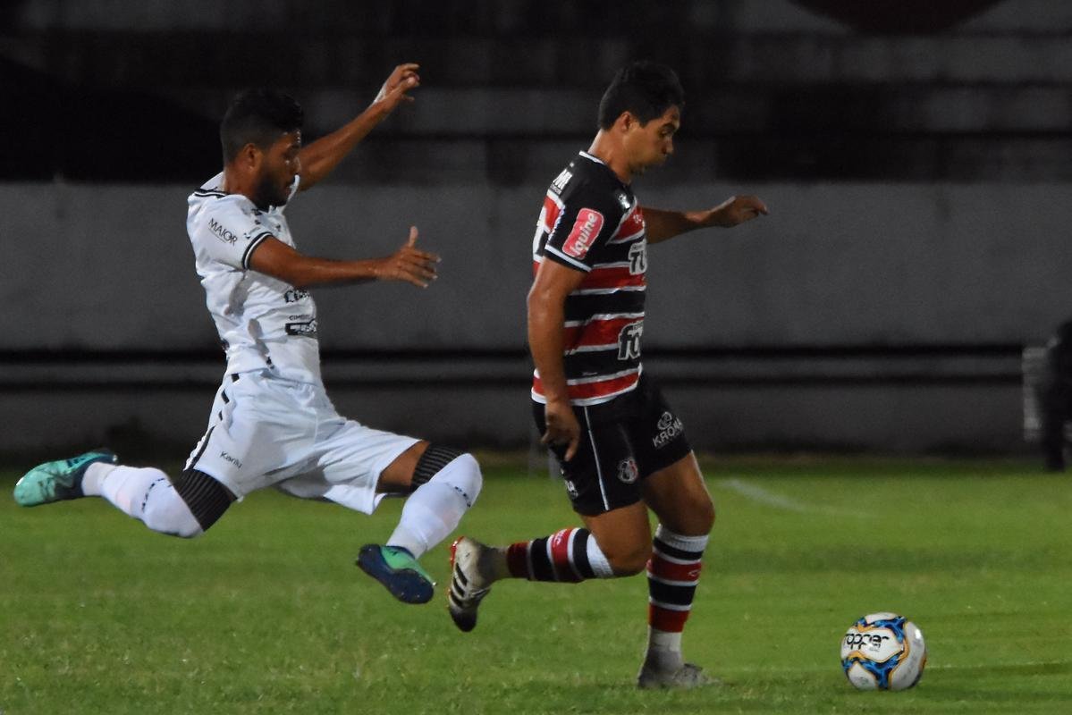 Em jogo movimentado, Santa Cruz e Treze se enfrentaram pela estreia da Série C de 2019. O time paraibano saiu à frente no primeiro tempo, com vantagem de 2 a 0 no placar. Com a virada após o intervalo, o Santa Cruz pressionou, mas o empate só viria após a invasão de um cachorro. Batizado depois de 'Pipicão', o cão foi retirado de campo pelo goleiro Anderson, e daí por diante o Santa empatou com gols de Neto Costa e Guilherme Queiroz, ambos reservas da equipe na ocasião.