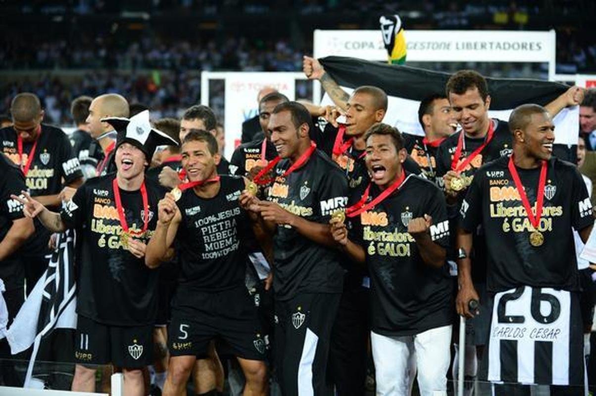 Capito Rver ergue a taa de campeo da Libertadores do Atltico