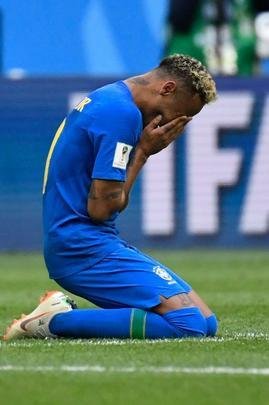 Neymar chorou após marcar o segundo gol do Brasil na vitória por 2 a 0 sobre a Costa Rica