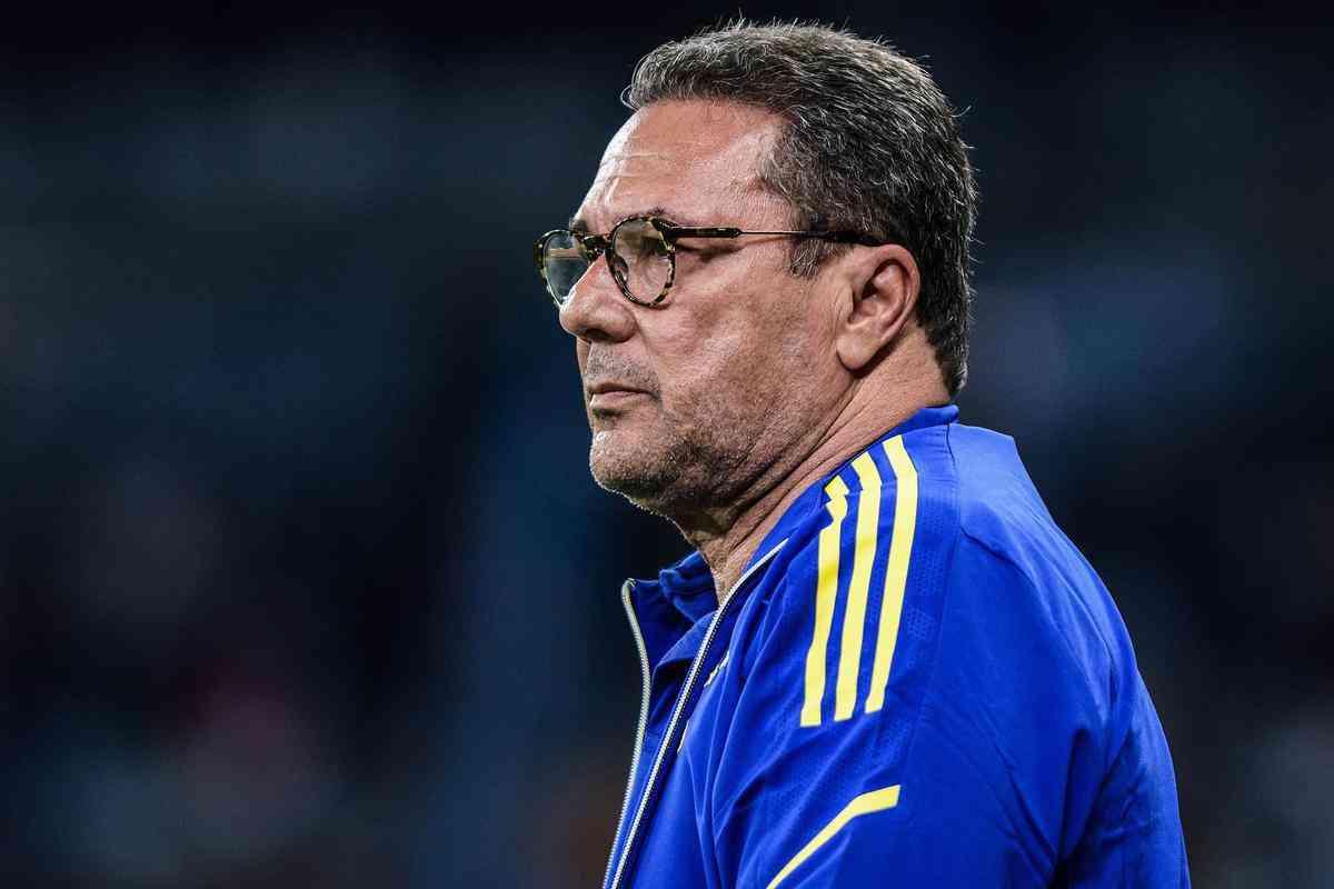 Multicampeão, o técnico Vanderlei Luxemburgo acertou, em 26 de novembro, a renovação de contrato com o Cruzeiro até o fim da temporada 2022.
