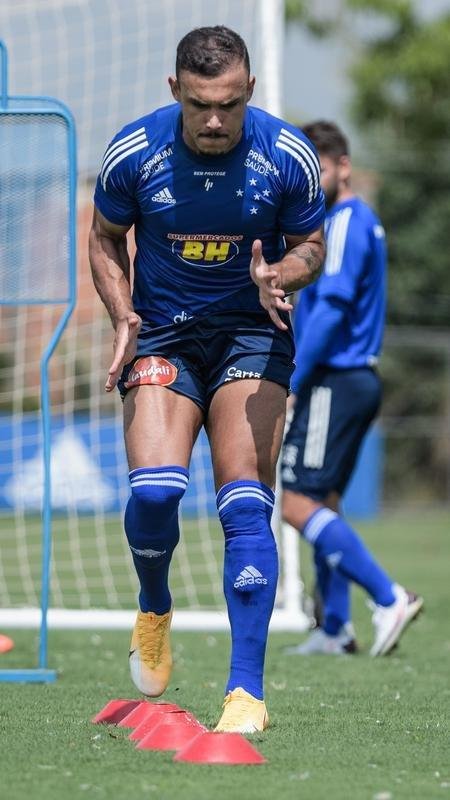 Fotos do primeiro treino de Rafael Sobis na volta ao Cruzeiro, nesta segunda