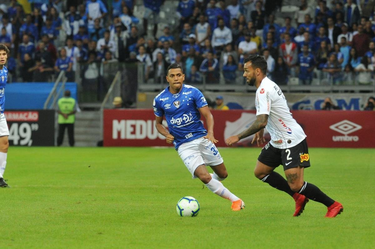 Fotos de Cruzeiro x Corinthians, no Mineiro, pela oitava rodada do Campeonato Brasileiro