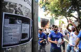 Torcedores levaram imagens de uma conversa ntima do diretor de comunicao do Cruzeiro, Valdir Barbosa, vazadas nesta sexta-feira (13) e afixaram em postes na porta da Sede Administrativa. 
