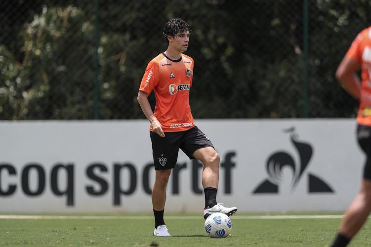 Após a vitória por 2 a 1 sobre o Cuiabá, neste domingo (24), pelo Campeonato Brasileiro, o elenco do Atlético se reapresentou e treinou na tarde desta segunda-feira (25), na Cidade do Galo, em Vespasiano. As atividades visaram o duelo de volta da semifinal da Copa do Brasil, contra o Fortaleza, que ocorrerá na quarta-feira (27). Por ter vencido o jogo de ida por 4 a 0, no Mineirão, o Galo tem vaga encaminhada na decisão do principal torneio mata-mata do país.