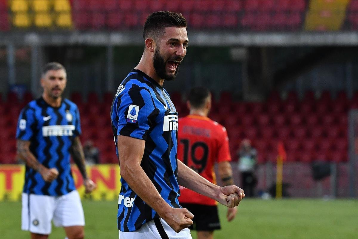 Volante italiano Roberto Gagliardini, da Inter de Milo, foi um dos infectados no surto que atingiu o clube