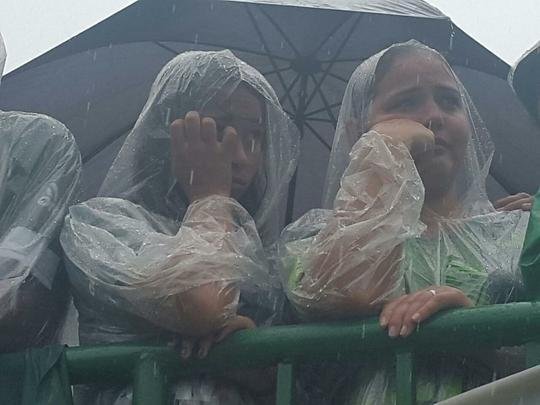 Chegada dos corpos das vítimas à Arena Condá emocionou muito familiares e público