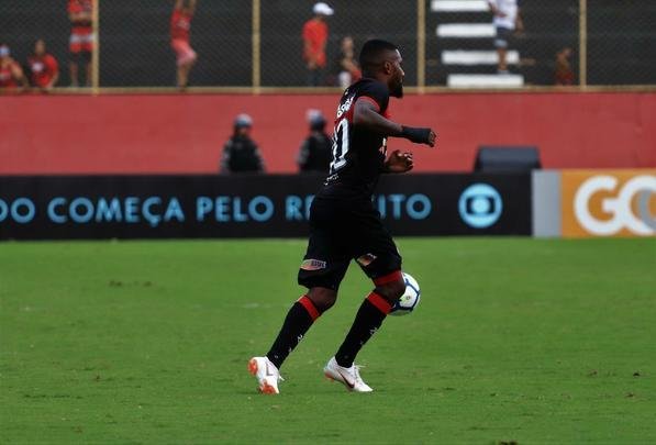 Vitória derrotou Atlético por 1 a 0, no Barradão, com gol de Léo Ceará
