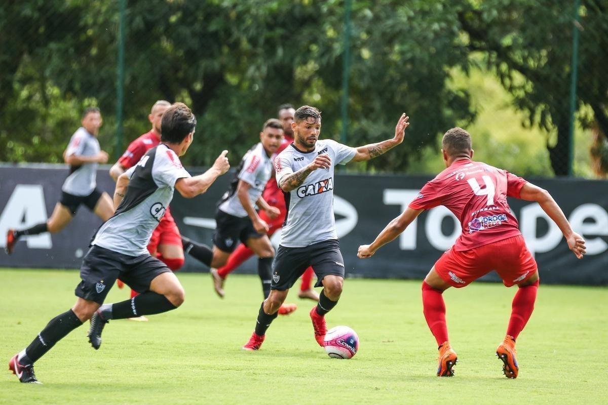 Imagens do jogo-treino do Atltico com o Guarani de Divinpolis