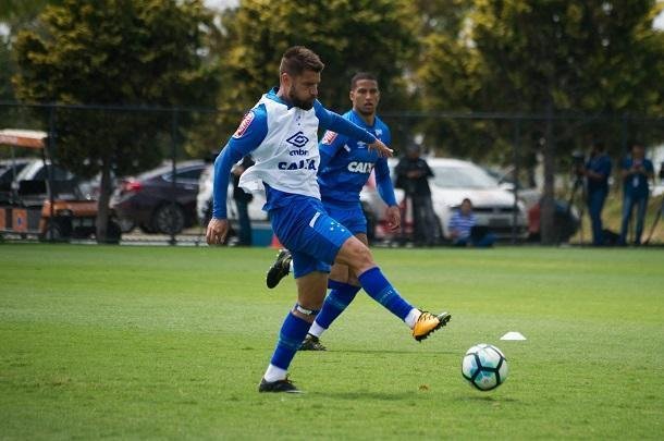 Jogadores da Raposa se reapresentaram na manh desta segunda-feira e comearam a preparao para enfrentar o Coritiba, nesta quarta-feira, no Couto Pereira, pelo Brasileiro