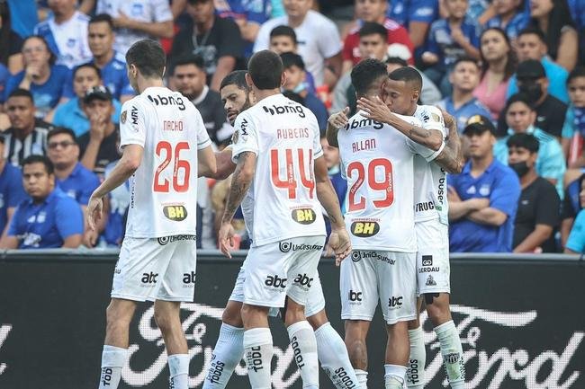 Fotos do jogo de ida das oitavas de final da Copa Libertadores, entre Emelec e Atltico, no estdio George Capwell, em Guayaquil, no Equador