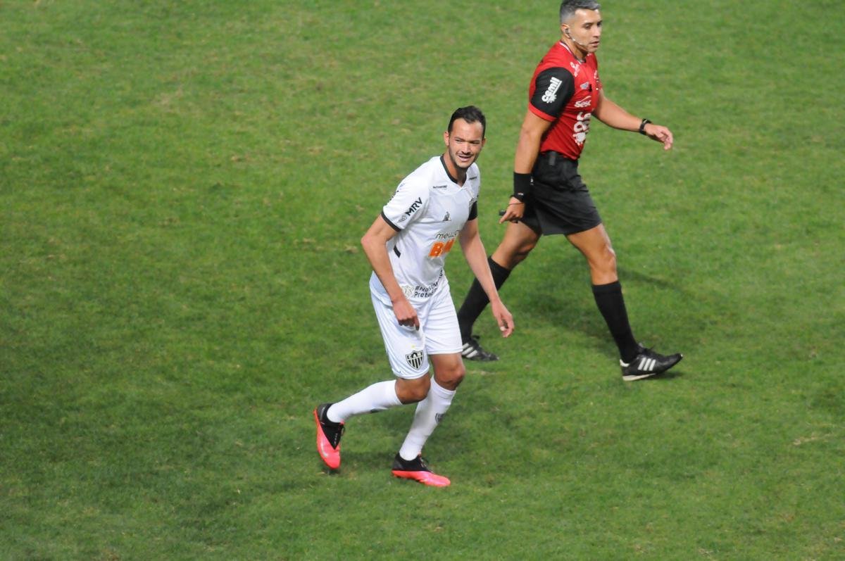 No segundo tempo, Atltico abriu o placar com Rver, de cabea