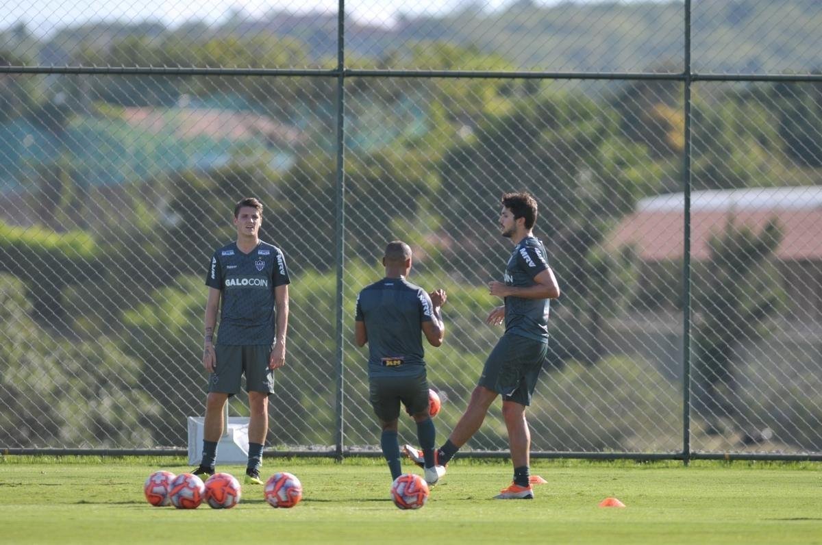 No dia da apresentao de Rver, outro zagueiro tambm chamou ateno: Igor Rabello, que foi a campo pela primeira vez