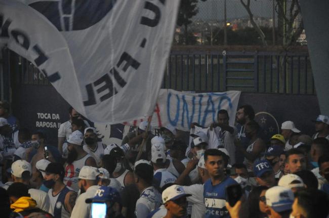 Torcedores do Cruzeiro cobram renúncia de Sérgio Rodrigues