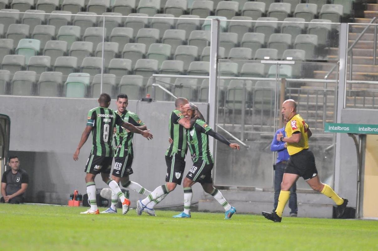 Fotos da vit�ria do Am�rica sobre o Botafogo, por 3 a 0, no Independ�ncia, em Belo Horizonte, pelas oitavas de final da Copa do Brasil. Wellington Paulista, Danilo Avelar e Al� marcaram os gols da vit�ria do Coelho no Horto