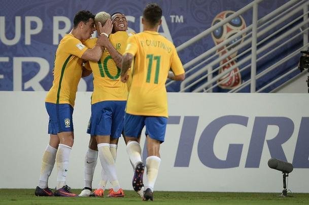 Imagens de Brasil x Bolívia em Natal