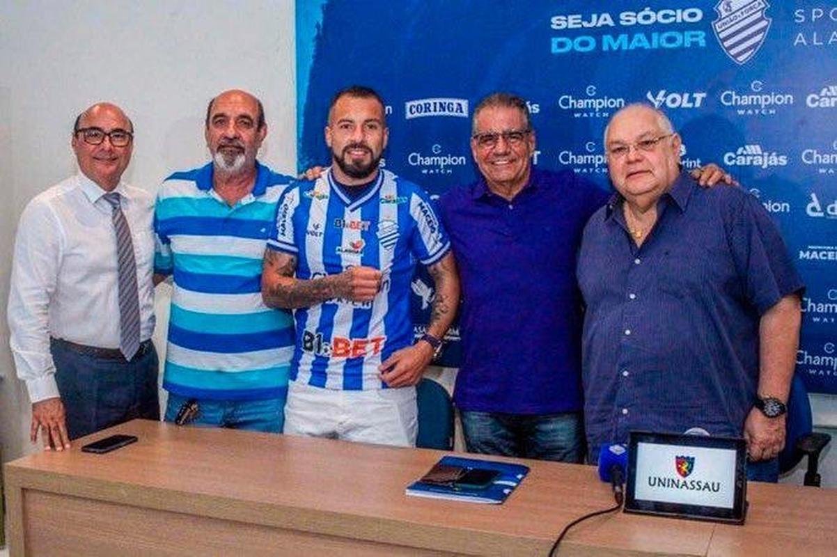 Hctor Canteros, meio-campista (CSA)