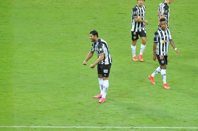 Fotos do gol de Hulk, do Atltico, sobre o La Guaira, no Mineiro, pela Libertadores