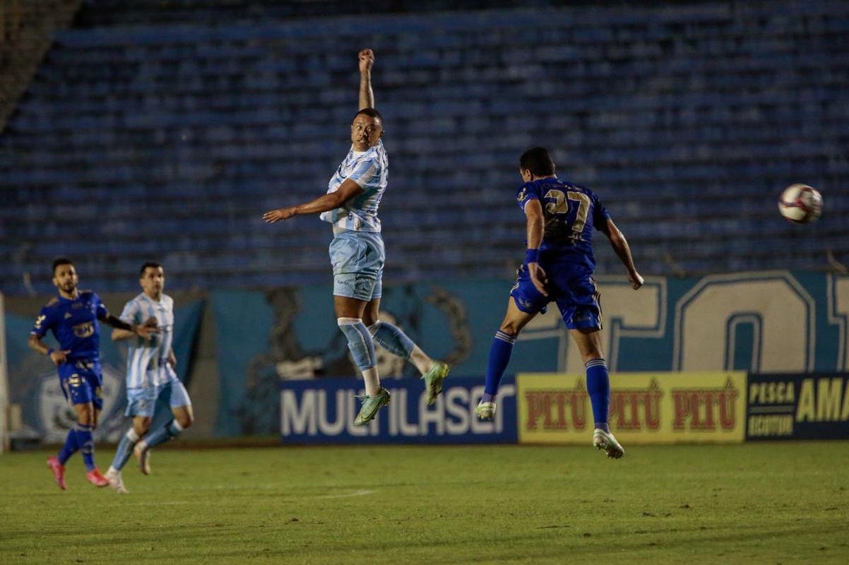 Fotos do jogo entre Londrina e Cruzeiro no Estdio do Caf, em Londrina, pela 34 rodada da Srie B do Brasileiro