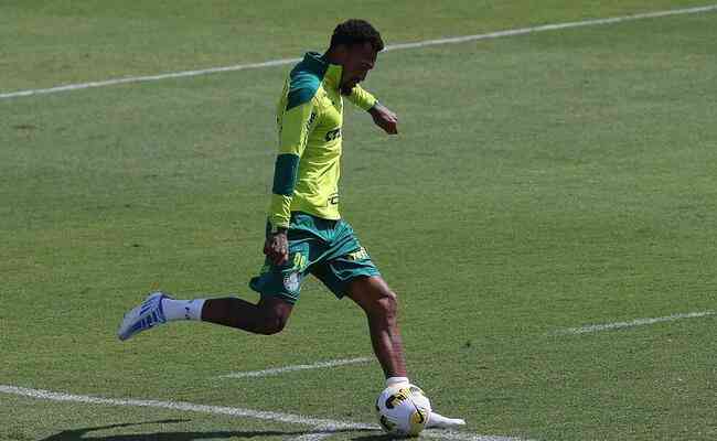Volante Jailson, do Palmeiras, sofreu sria leso no joelho
