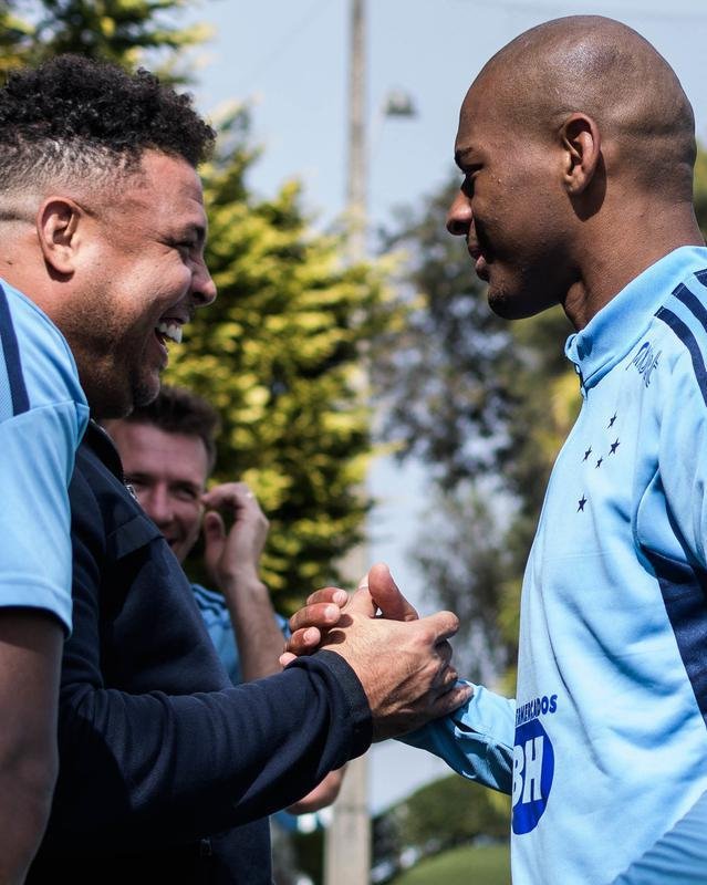 Em Belo Horizonte, Ronaldo acompanhou treino do Cruzeiro na manh desta quarta-feira (15) e conversou com jogadores na Toca da Raposa II