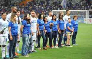 Mulheres foram homenageadas no Mineiro antes de jogo entre Cruzeiro e URT (Juarez Rodrigues/EM D.A Press)