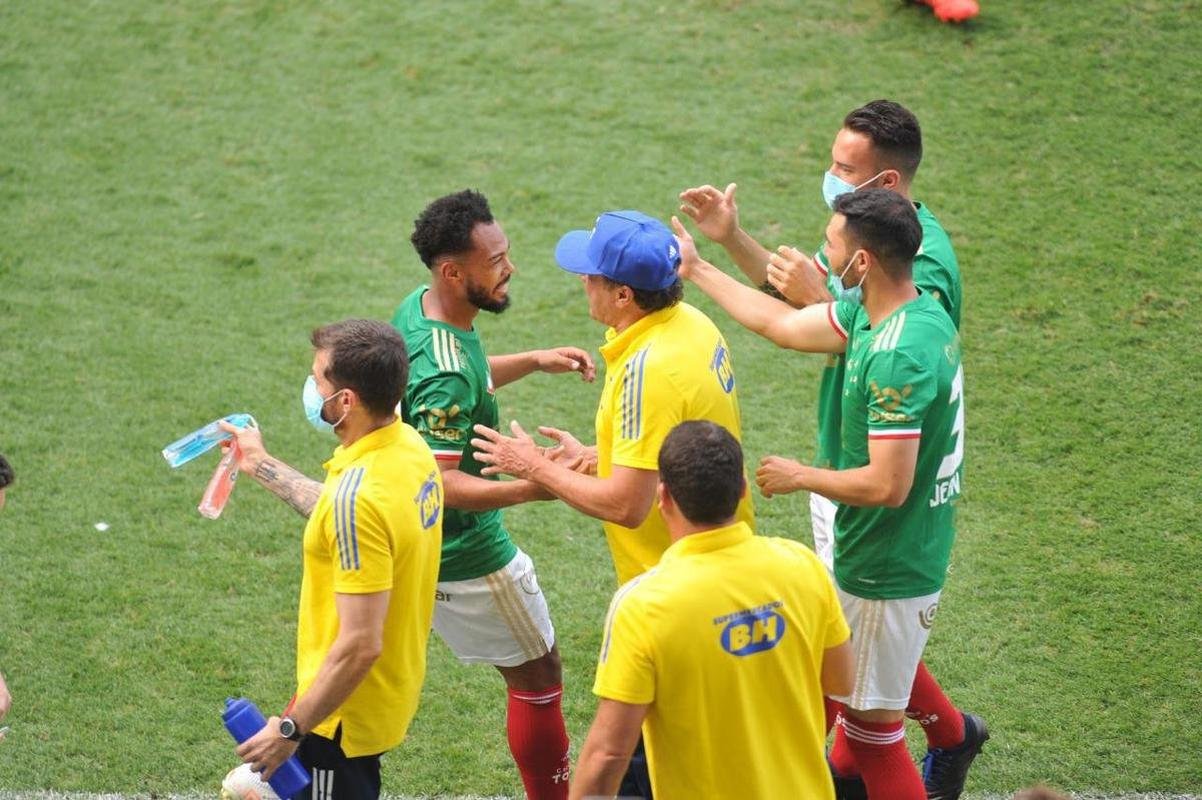 Imagens de Cruzeiro x CSA, no estdio Independncia, em Belo Horizonte, pela 2 rodada da Srie B
