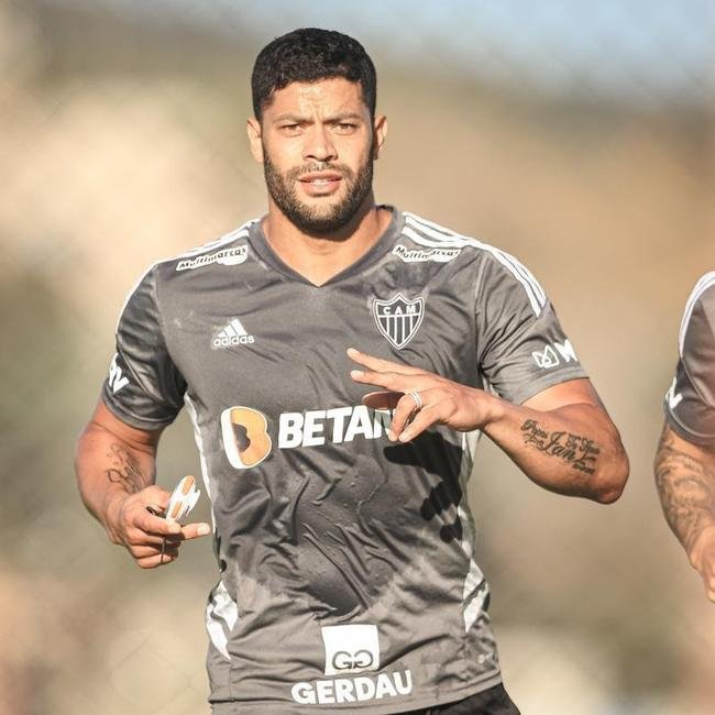 Nesta tera-feira (26), Cuca foi apresentado como treinador do Atltico - pela terceira vez na carreira. Primeiro, foi saudado pelo diretor de futebol Rodrigo Caetano e concedeu entrevista coletiva na sala de imprensa da Cidade do Galo. Depois, comandou o primeiro treino com o elenco no CT, j pensando no confronto contra o Internacional, pelo Campeonato Brasileiro.