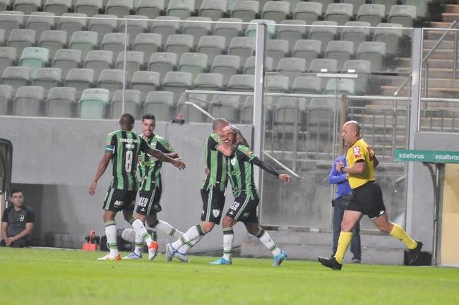Fotos da vitória do América sobre o Botafogo, por 3 a 0, no Independência, em Belo Horizonte, pelas oitavas de final da Copa do Brasil. Wellington Paulista, Danilo Avelar e Alê marcaram os gols da vitória do Coelho no Horto